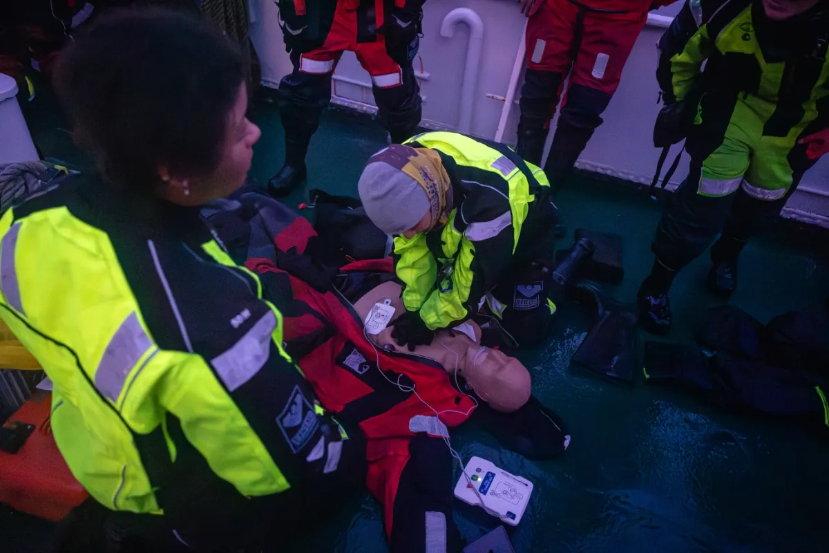 First aid training for powerboat crews